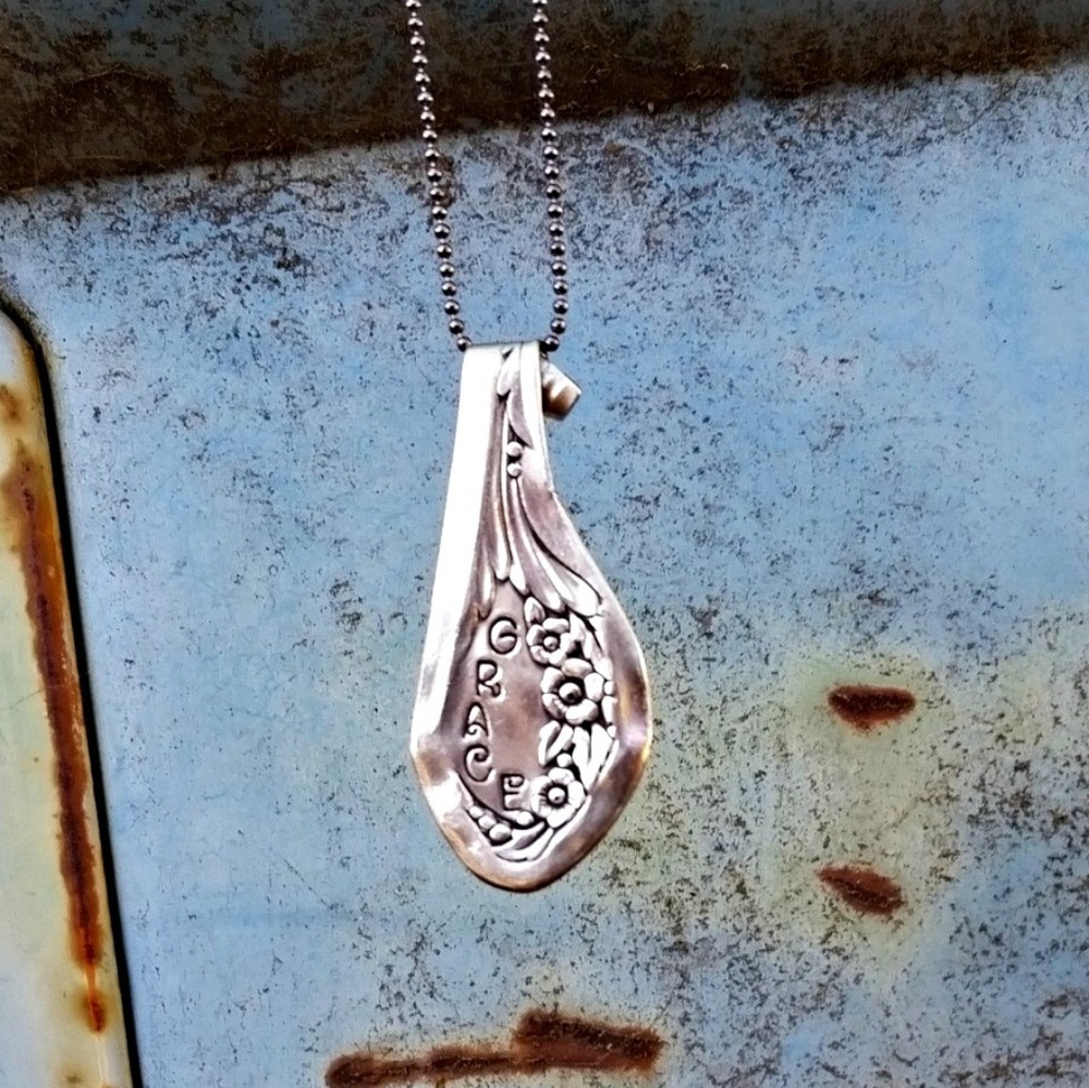 Grace Necklace Vintage Floral Feminine Charming